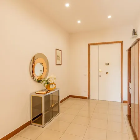 Apartment Bright Private Parking - Happy *