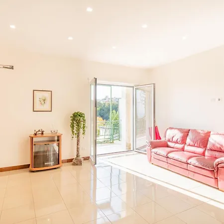 Bright Private Parking - Happy Apartment
