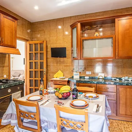 Bright Private Parking - Happy Apartment