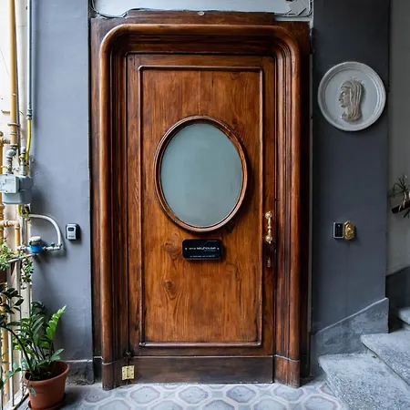 Nocleg ze śniadaniem Skyhouse Chiaia 2*