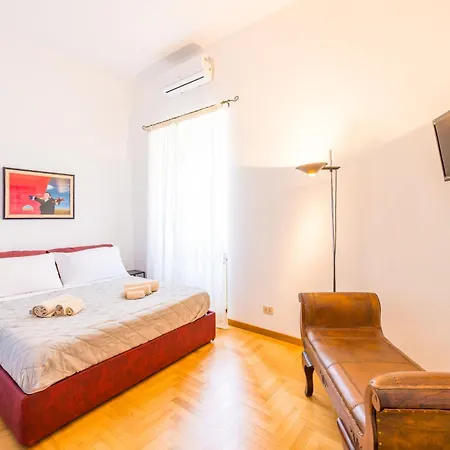 Centrally Located By The Sea Prestigious * Naples