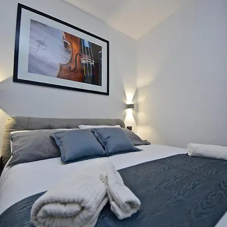 Quarantotto Apartment