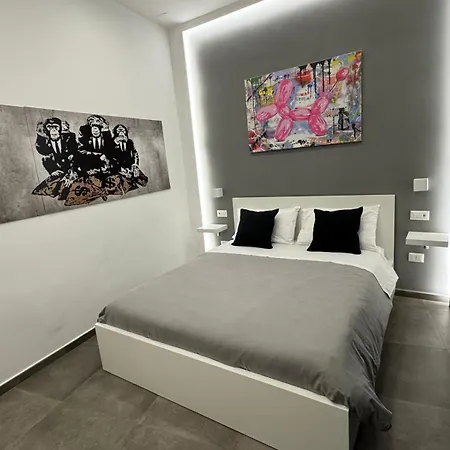 Napolitan Pop House Bed & Breakfast *