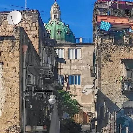 Apartment Tra I Giardini Della Scalinata Di San Gennaro Naples