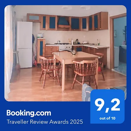 Tra I Giardini Della Scalinata Di San Gennaro Apartment