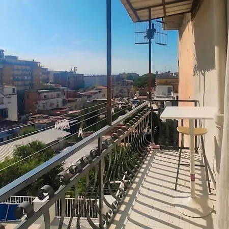 Apartment Tra I Giardini Della Scalinata Di San Gennaro Naples