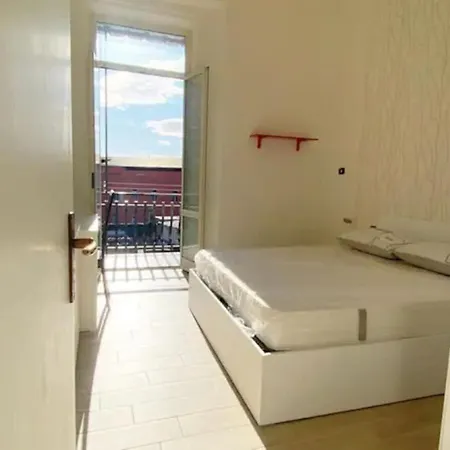 Ave G.p. With Balcony Apartment