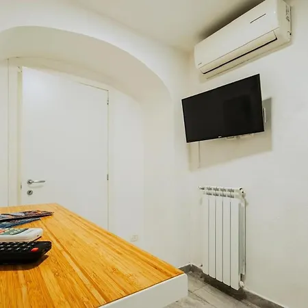 Apartment Ricomincio Da 3 Capri Centro Storico Naples
