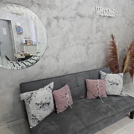 Gate Apartment *