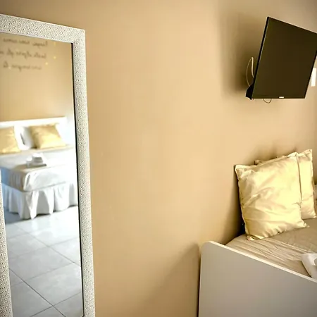 Rianna House 2* Napels