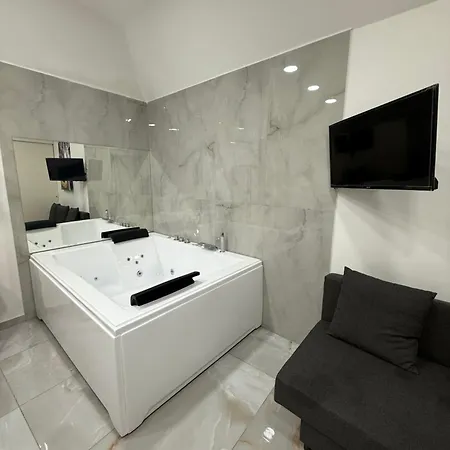 Apartment Caracciolo 36