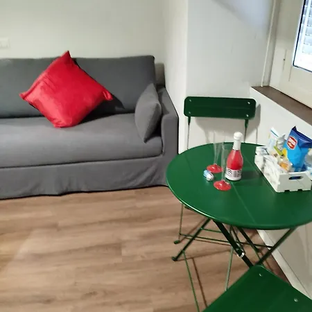 Tammurriata Nera Bedroom *