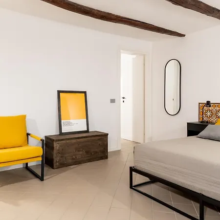 Tra I Vicoli Di Napoli, La Olivella Design E Apartment