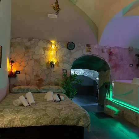 Centro - Grottino Con Vasca Idromassaggio Naples