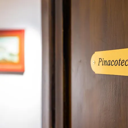 Apartment La Pinacoteca By Napoliapartments