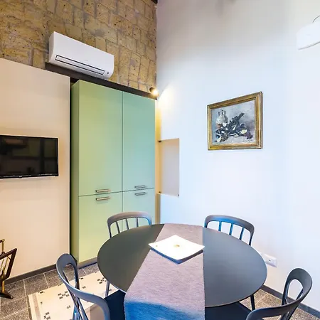 Apartment La Pinacoteca By Napoliapartments Naples