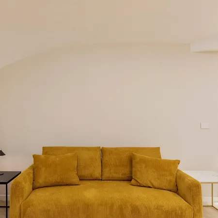 Chiatamone Seafront Apartment *