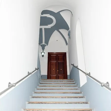 Chiatamone Seafront Apartment Naples