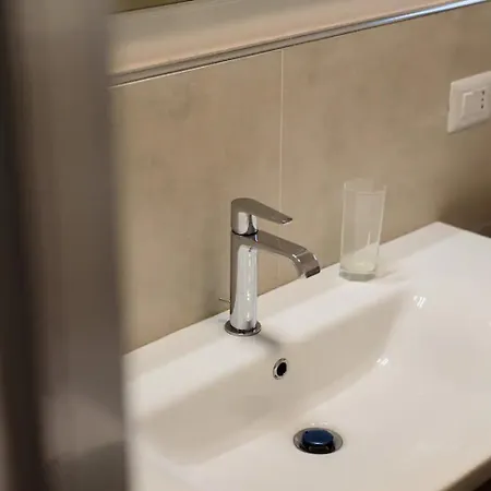 Appartamento 2br Per 5 Con Patio Privato - Vicino Centro Napoli