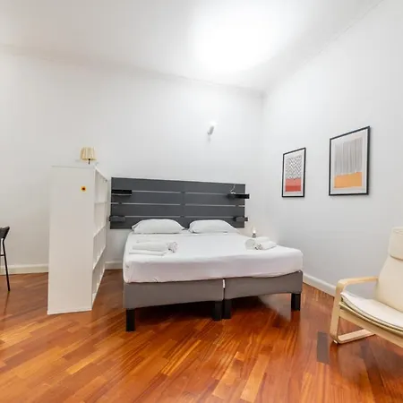 Via Atri 25 * Napoli