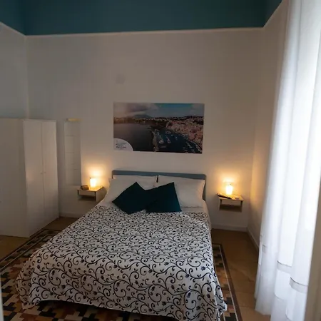 Maison d'hôtes Resta Cu'mme Vomero Naples