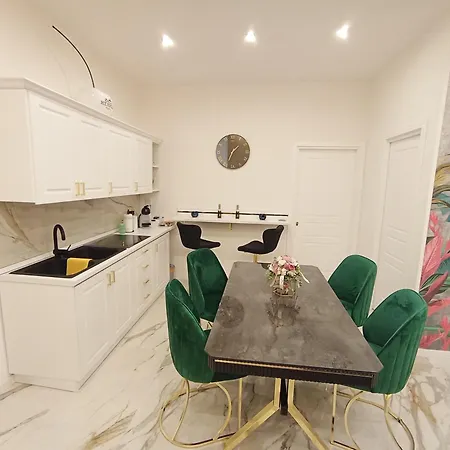 Luxury House Tina