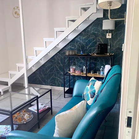 The Nest, Nel Cuore Di Chiaia Naples