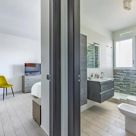 Casa Kenzo With Parking By Napoliapartments Naples