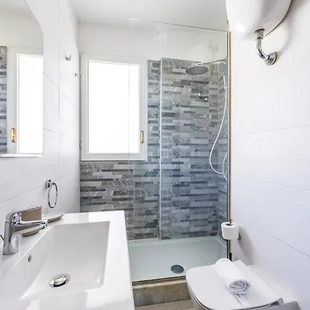 Apartment Casa Kenzo With Parking By Napoliapartments