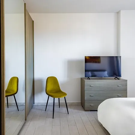 Apartment Casa Kenzo With Parking By Napoliapartments
