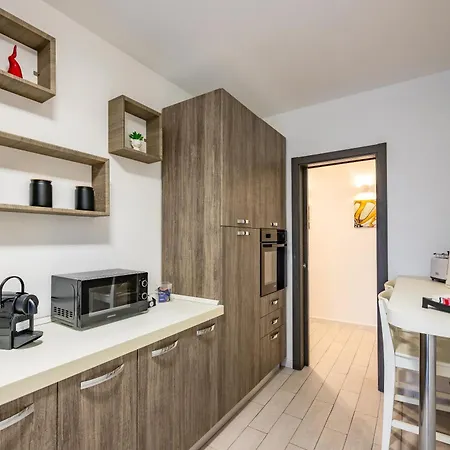 Casa Kenzo With Parking By Napoliapartments Apartment