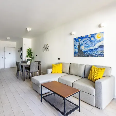 Apartment Casa Kenzo With Parking By Napoliapartments