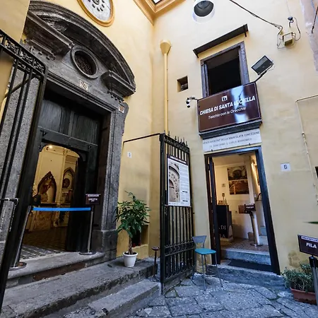 Vico Santa Luciella 20 *