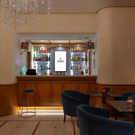 Grand Europa & Restaurant Νάπολη