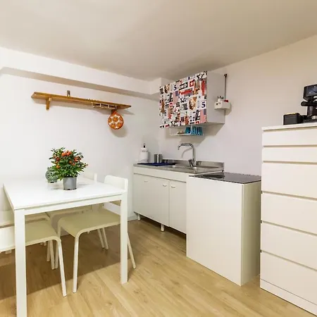 A' Casarell' E Lell' Apartment
