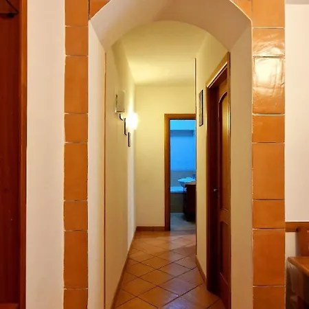 De Lux's Apartment