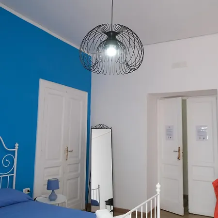 Tarumbo Oda ve Kahvaltı Napoli