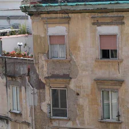 Tarumbo Oda ve Kahvaltı Napoli