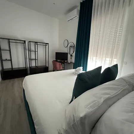 Isabel House Apartment *