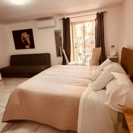 Relais Borbonico Chiaia Apartment *