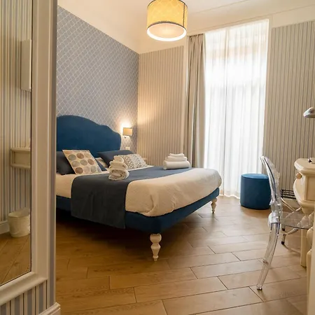 Florita Naples
