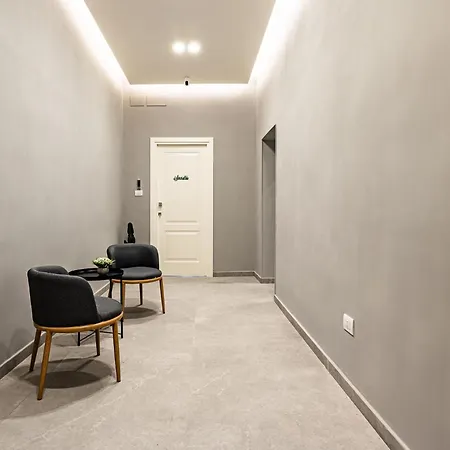 Alyde Naples