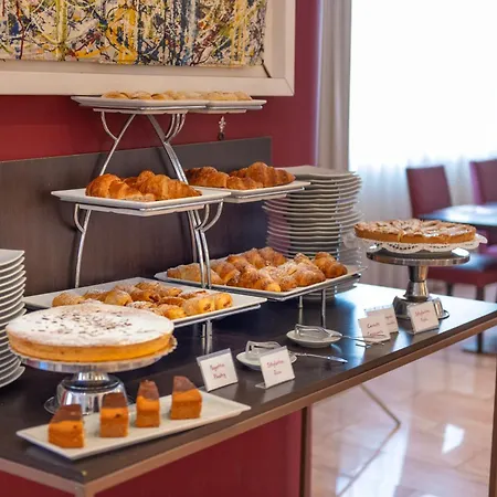 Nuvo Hotel 4*