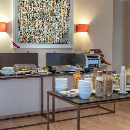 Nuvo Hotel 4*