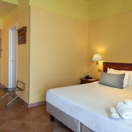 Nuvo Hotel Naples