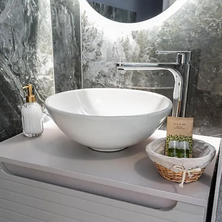 Tribeca Retreat Stunning House By The Sea Apartment