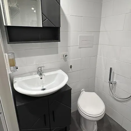 Apartment Essential Small House Naples