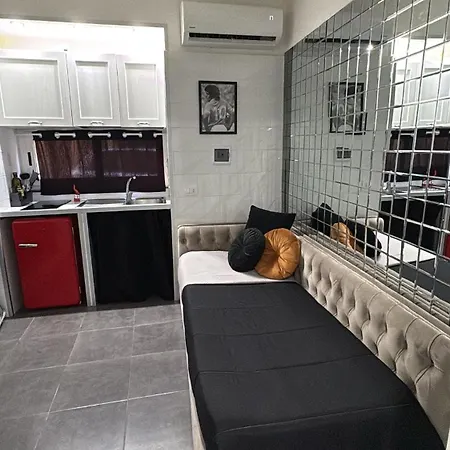 Essential Small House * Naples