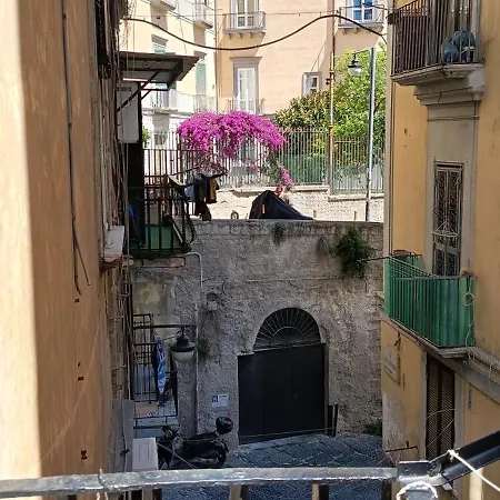 Casa Laura Oliva Mancini * Napoli