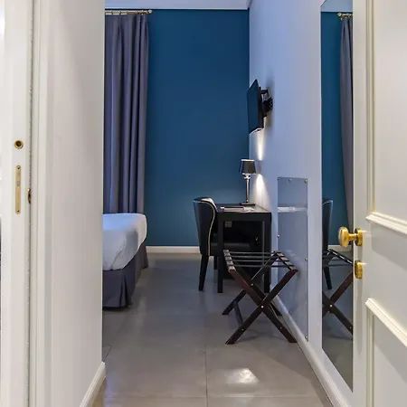 Boutique Metro 900 Naples